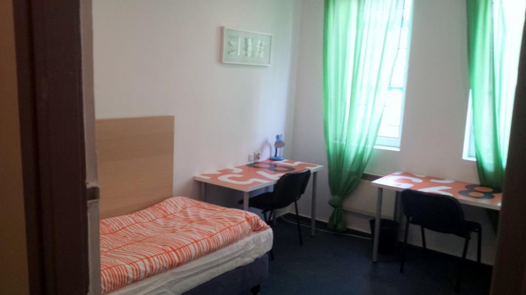 Erasmus House Vandrehjem Warszawa Værelse billede